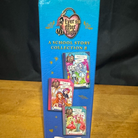 Ever after high set of books - Picture 2 of 5
